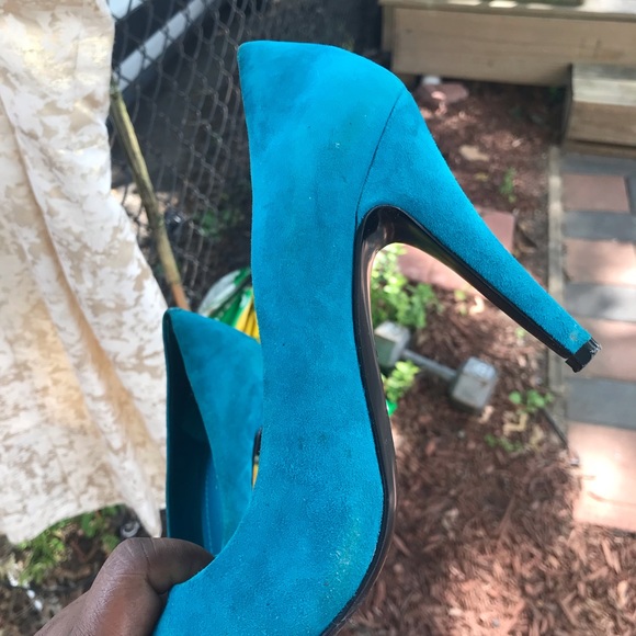 Shoes - Picture 3 of 8